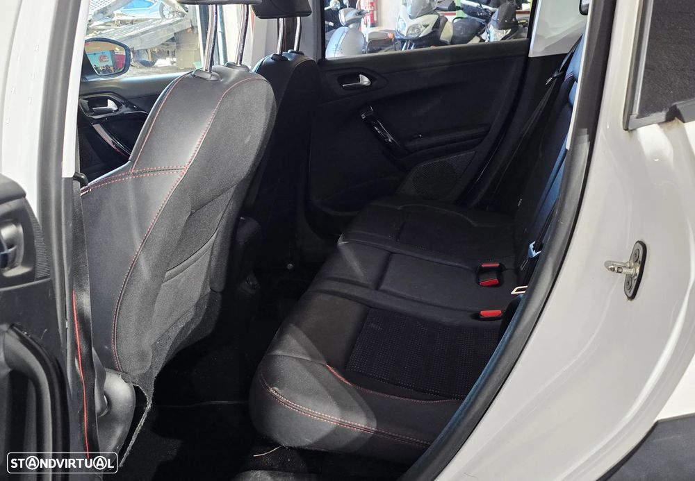 Peugeot 2008 1.2 PureTech GT Line - 3