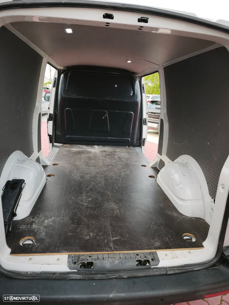 VW Transporter 2.0 TDI L2H1 - 12