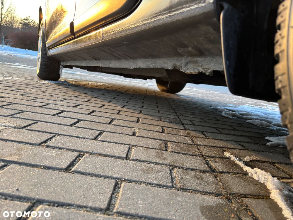 Dacia Logan 1.2 16V 75 Laureate - 23