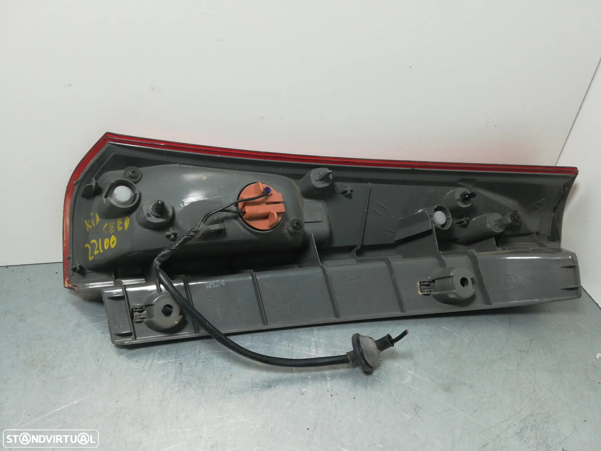 FAROLIM TRASEIRO DIREITO KIA CEED SPORTY REFª 756439 - 3