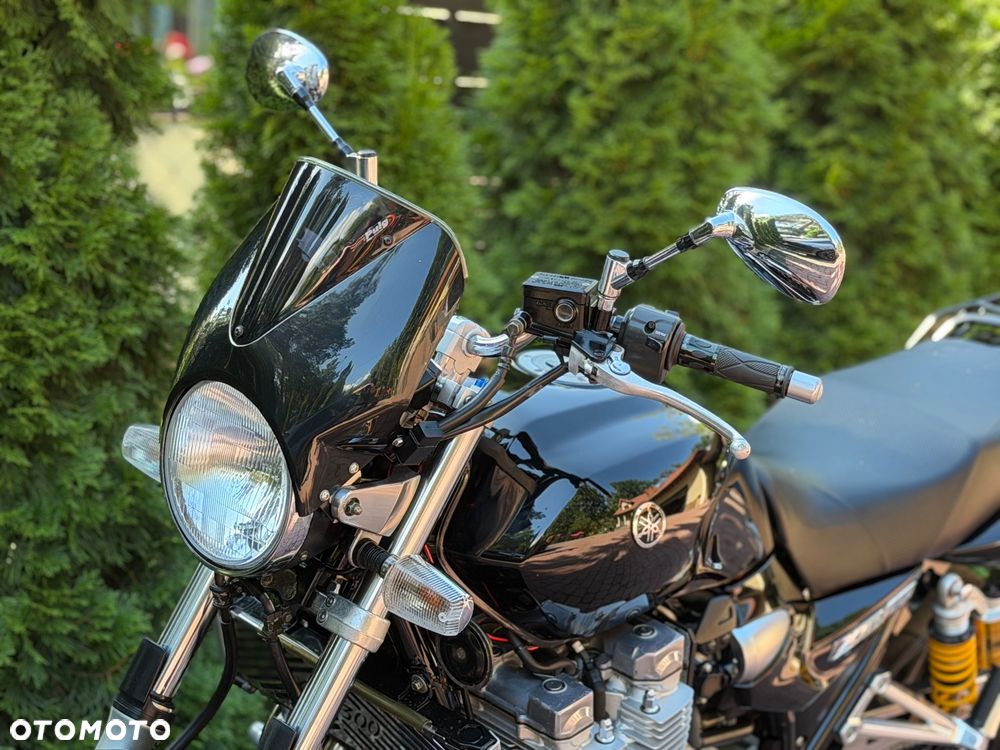 Yamaha XJR - 18