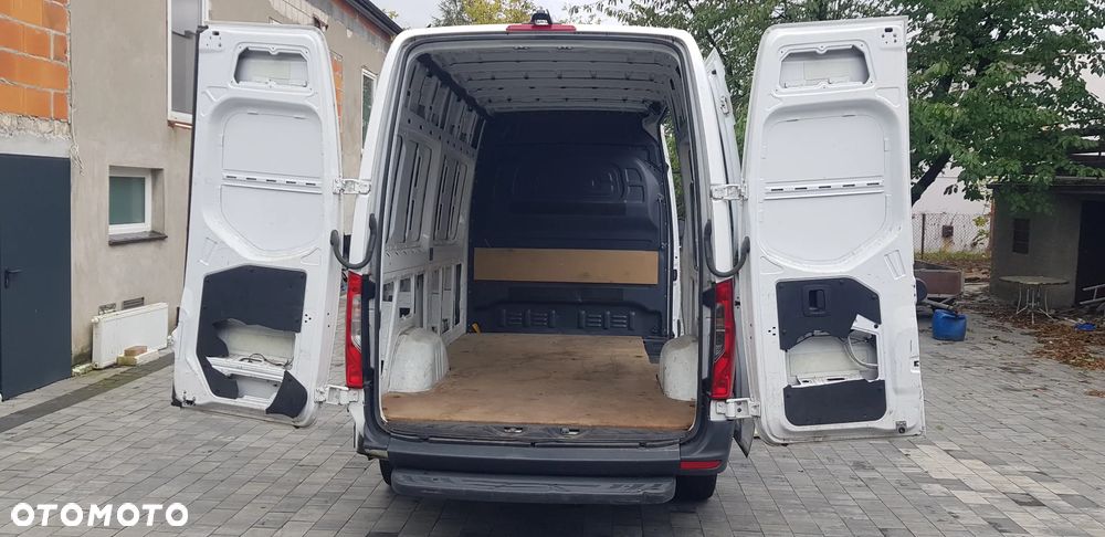 Mercedes-Benz Sprinter - 24