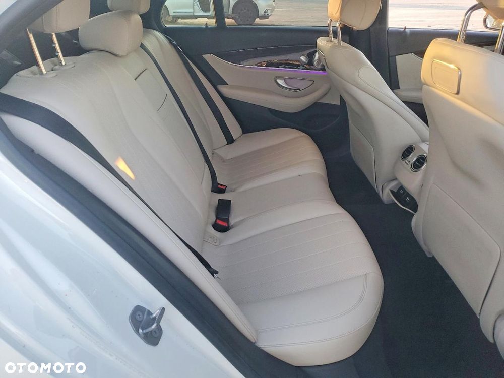 Mercedes-Benz Klasa E 300 9G-TRONIC Exclusive - 9