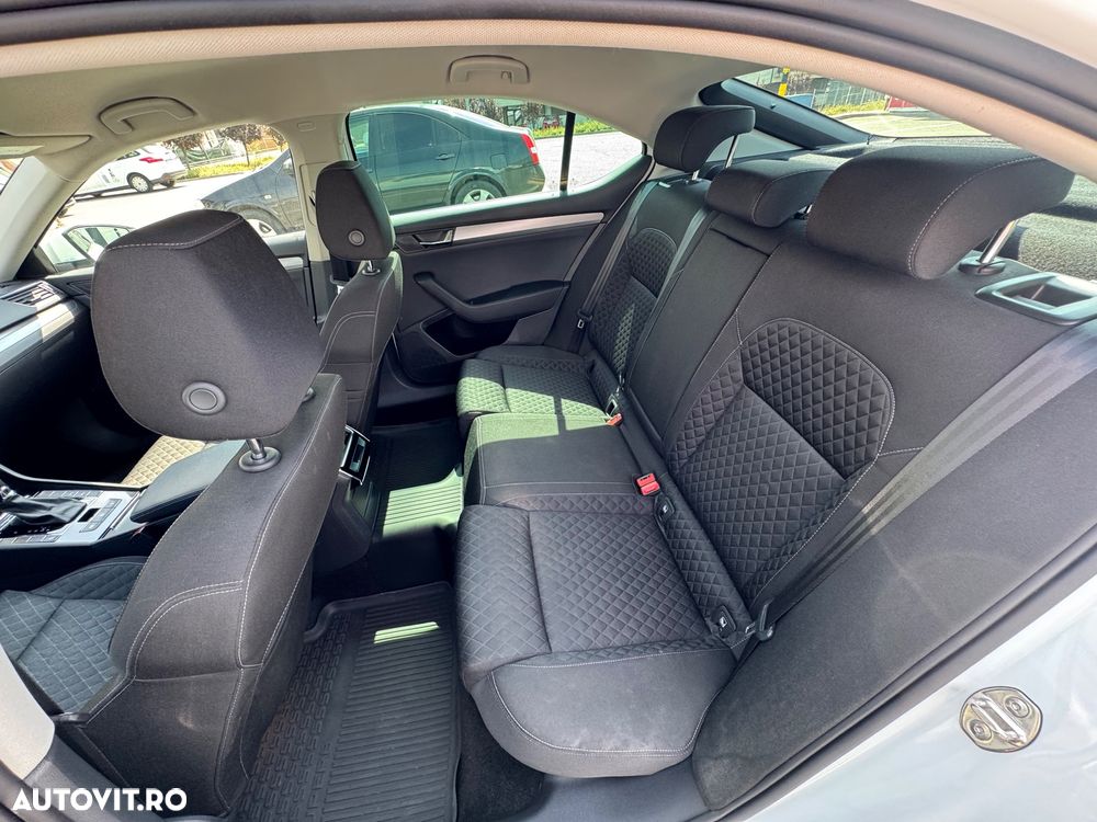 Skoda Superb 2.0 TDI DSG Style - 4