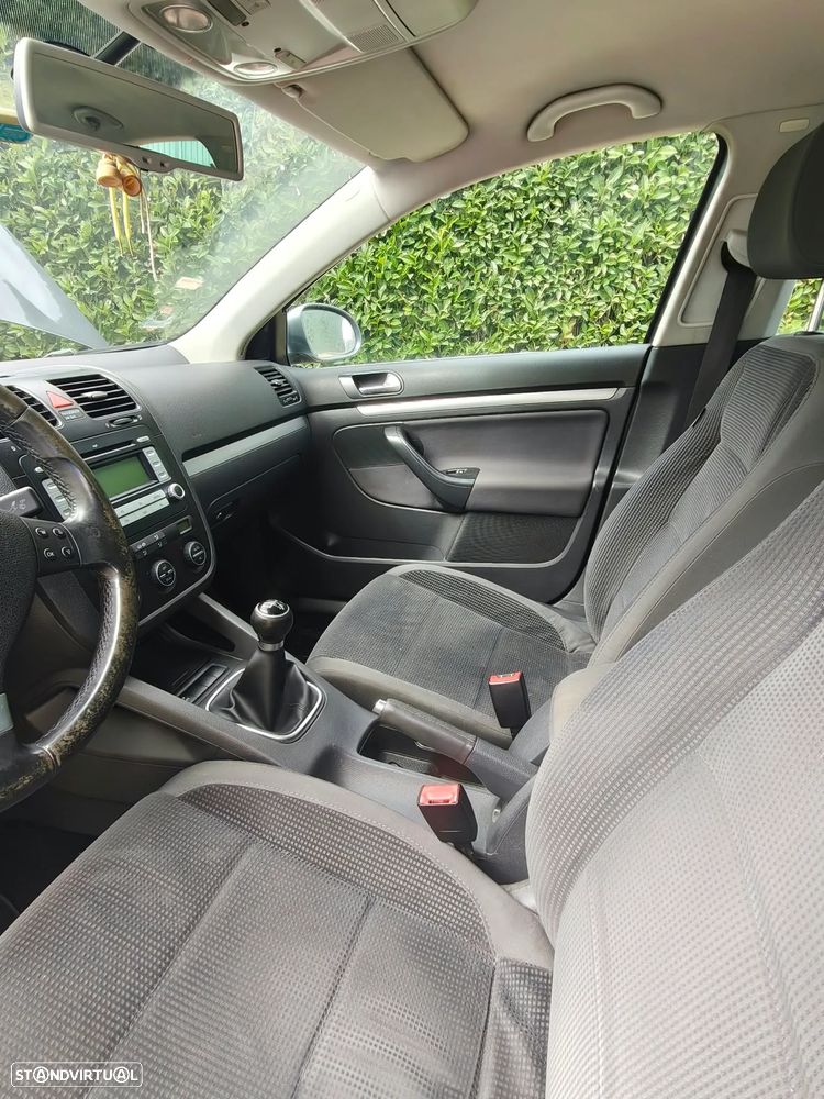 VW Jetta 1.9 TDi Confortline - 11