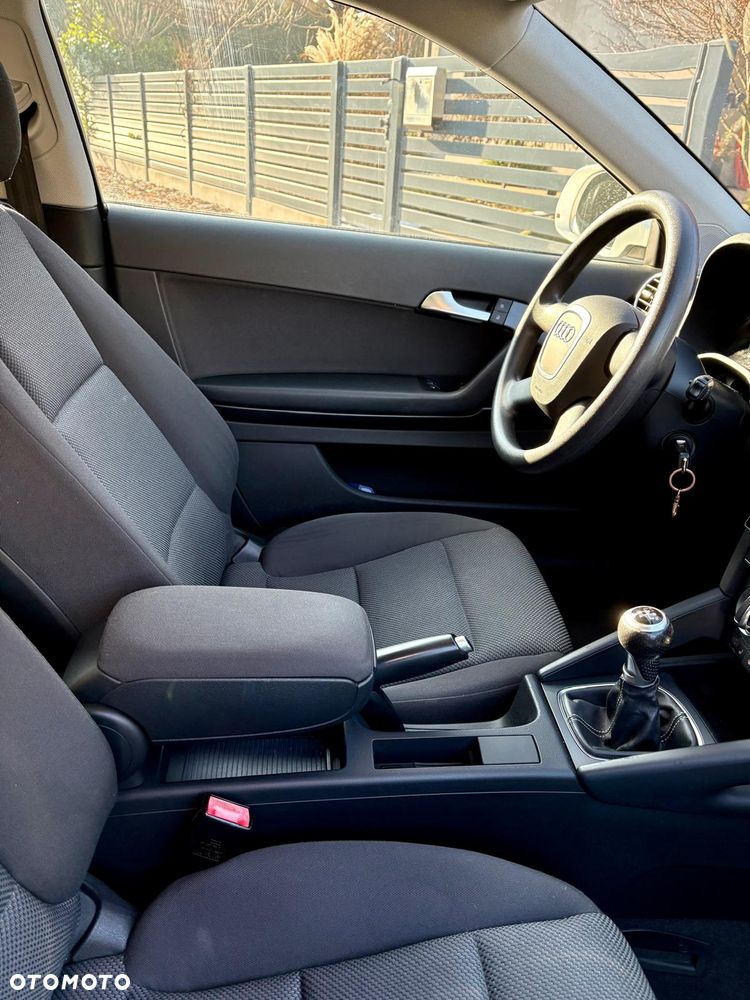 Audi A3 3-drzwiowe 1.6 Ambition - 9