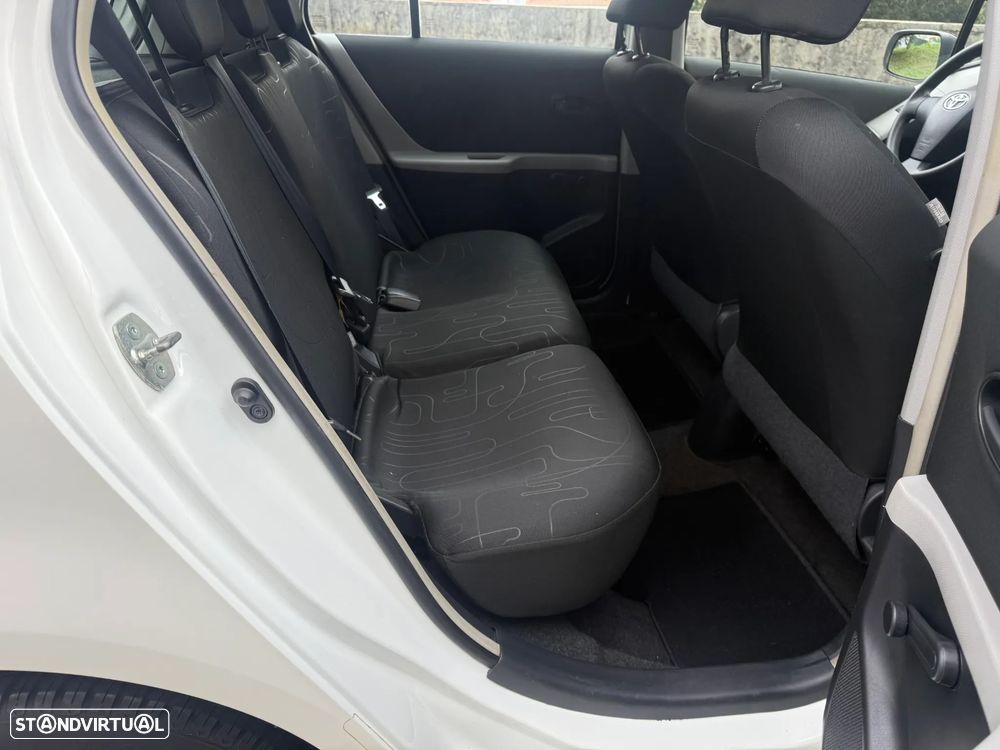 Toyota Yaris 1.0 VVT-i AC - 15