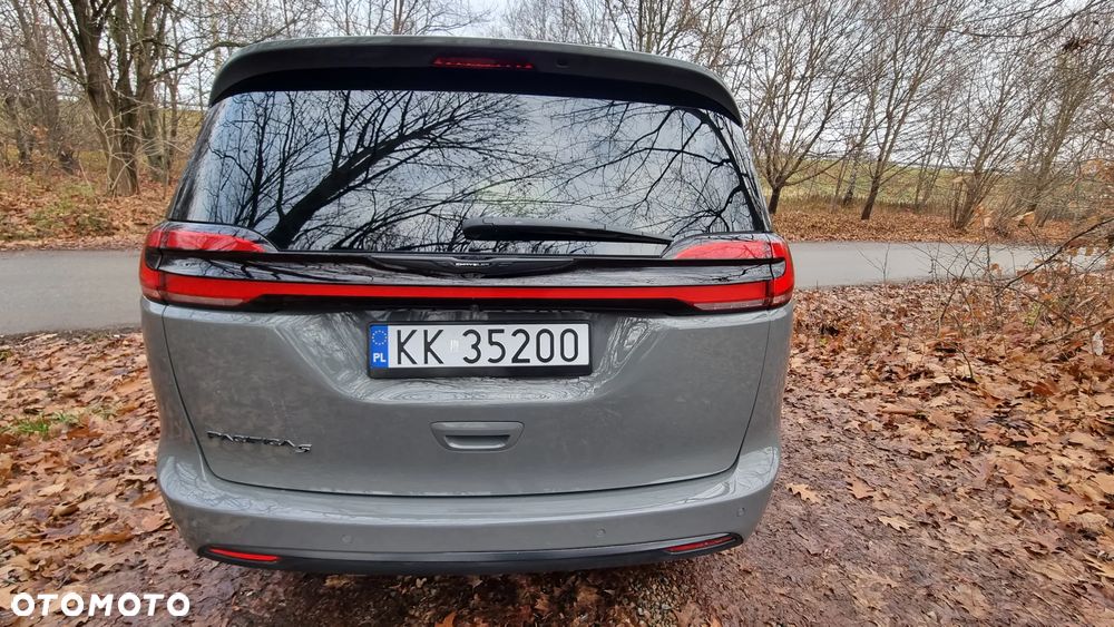Chrysler Pacifica - 32