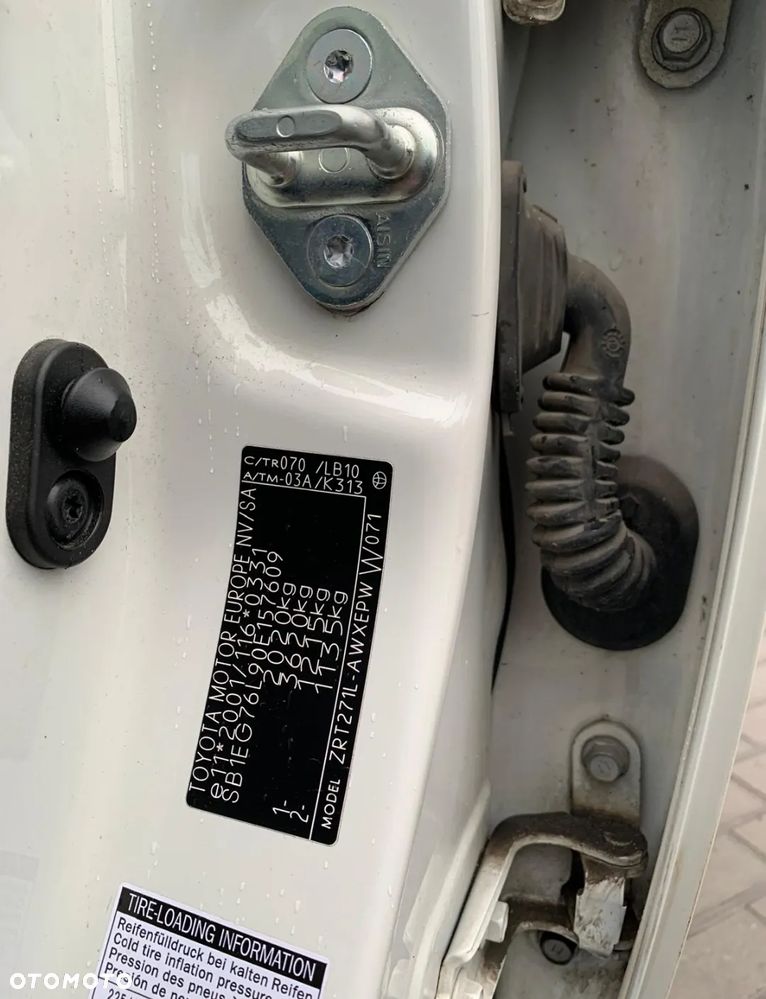 Toyota Avensis 1.8 Prestige MS - 19