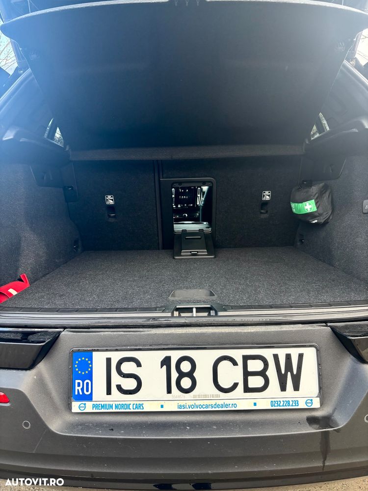 Volvo XC 40 B4 AT8 AWD Mild Hybrid R-Design - 14