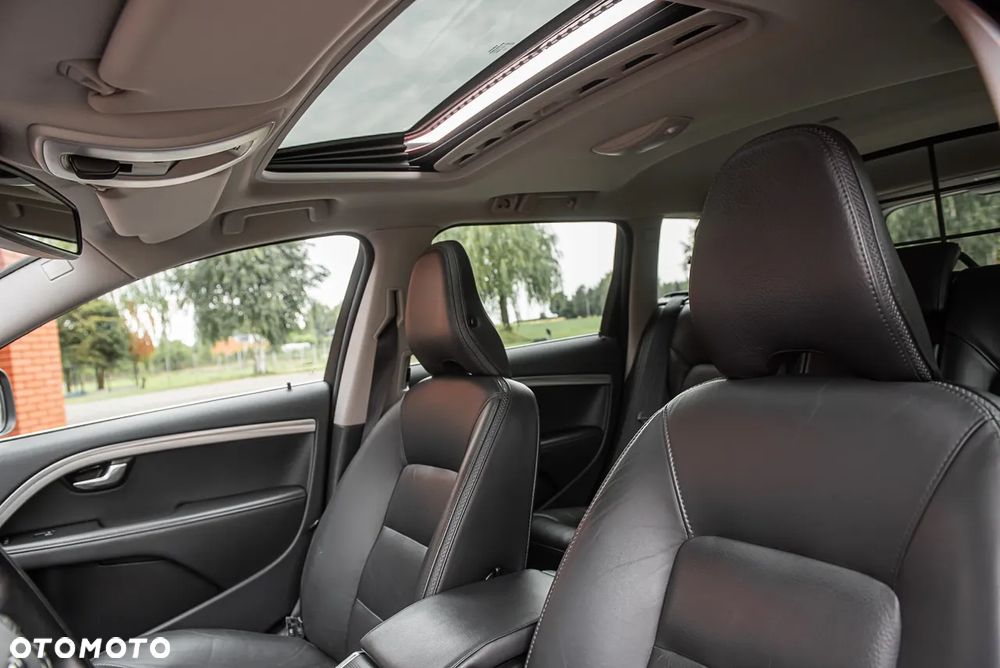 Volvo XC 70 D5 AWD Momentum - 23