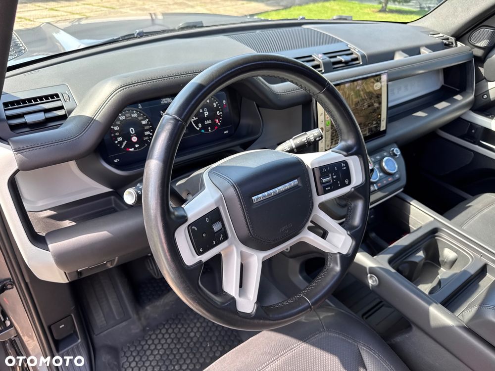 Land Rover Defender 3.0 P400 mHEV X-Dynamic HSE - 34