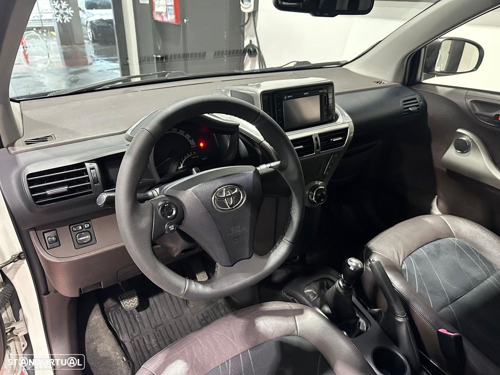 Toyota iQ 1.4 D-4D 2 EP+NAVI+Bluetooth - 21