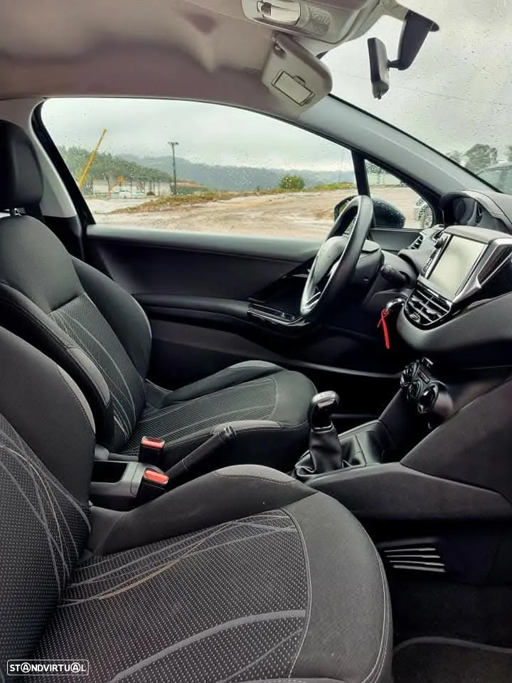 Peugeot 208 - 9