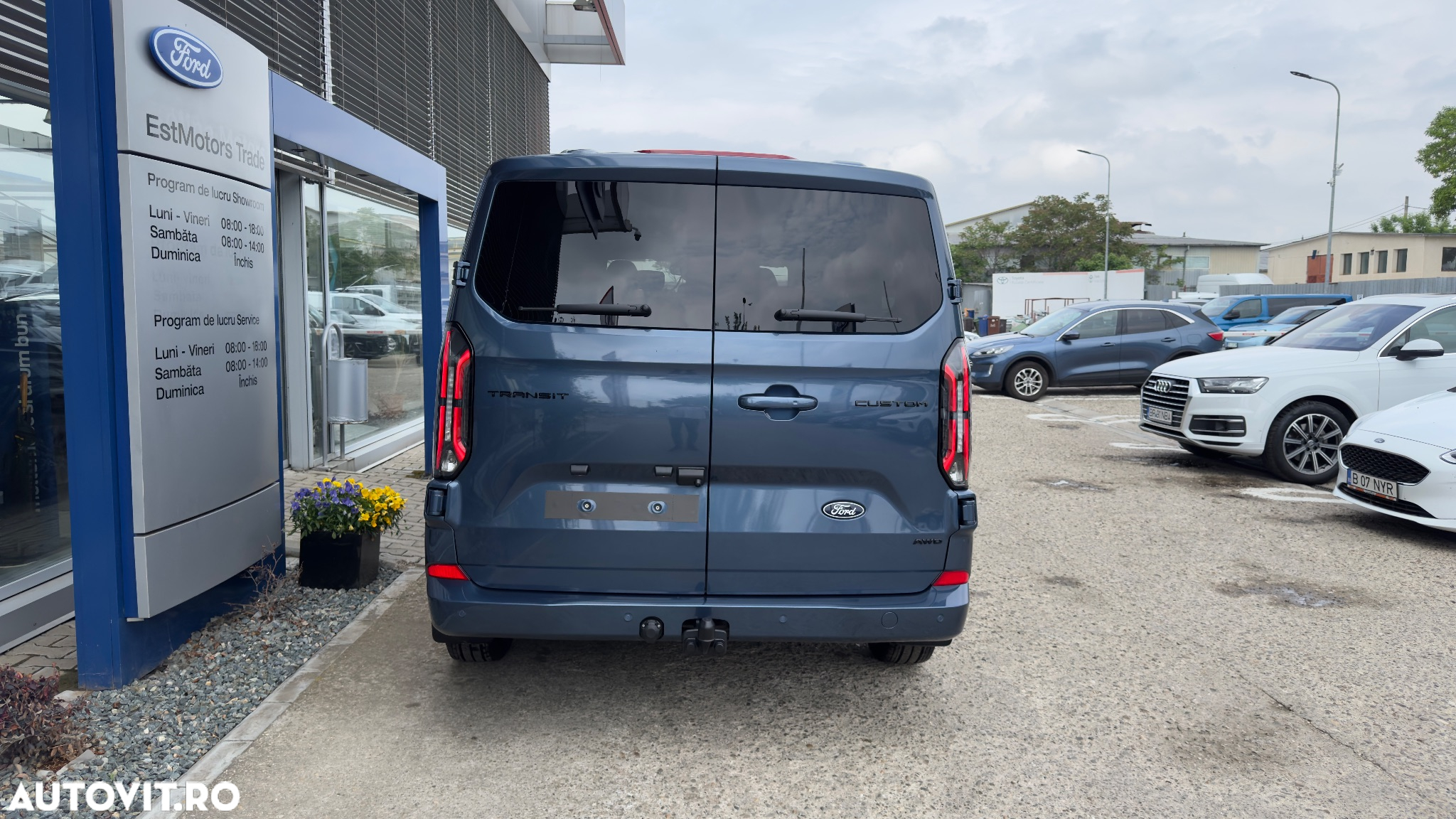 Ford Transit Custom Shuttle Bus 320 2.0 EcoBlue 170 CP L2H1 Titanium Aut. - 4