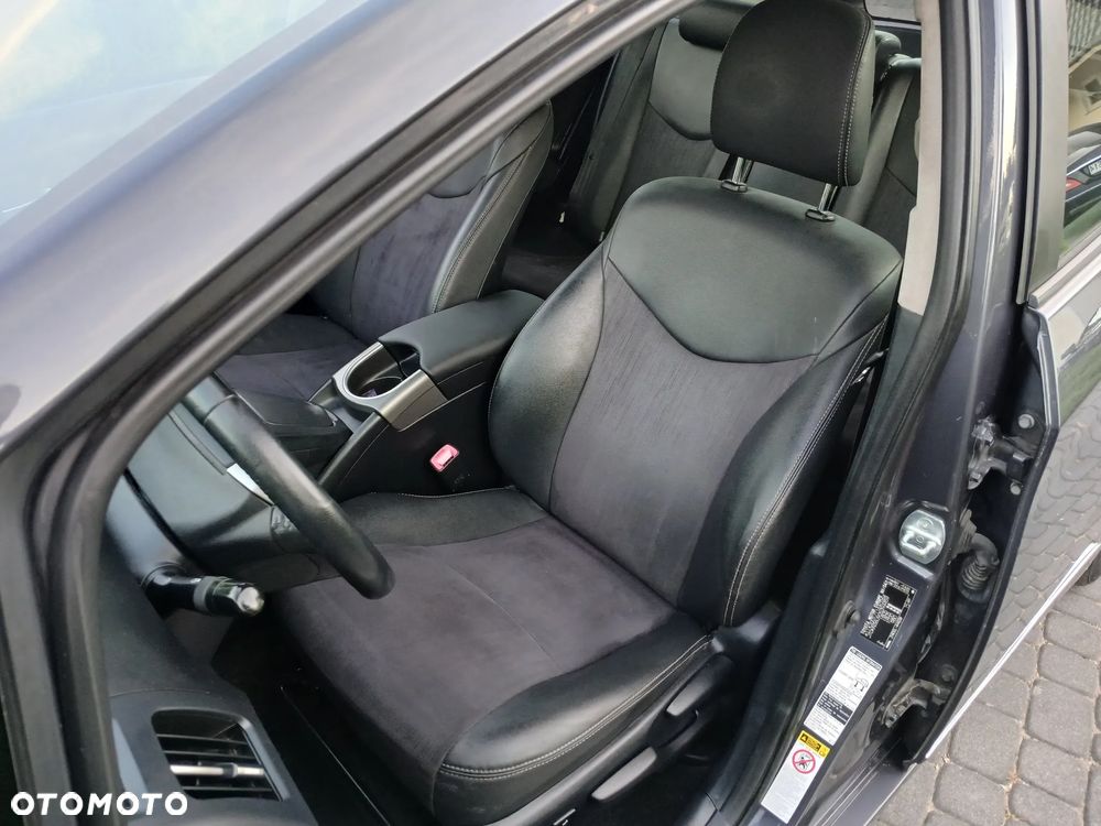 Toyota Prius (Hybrid) Executive - 26