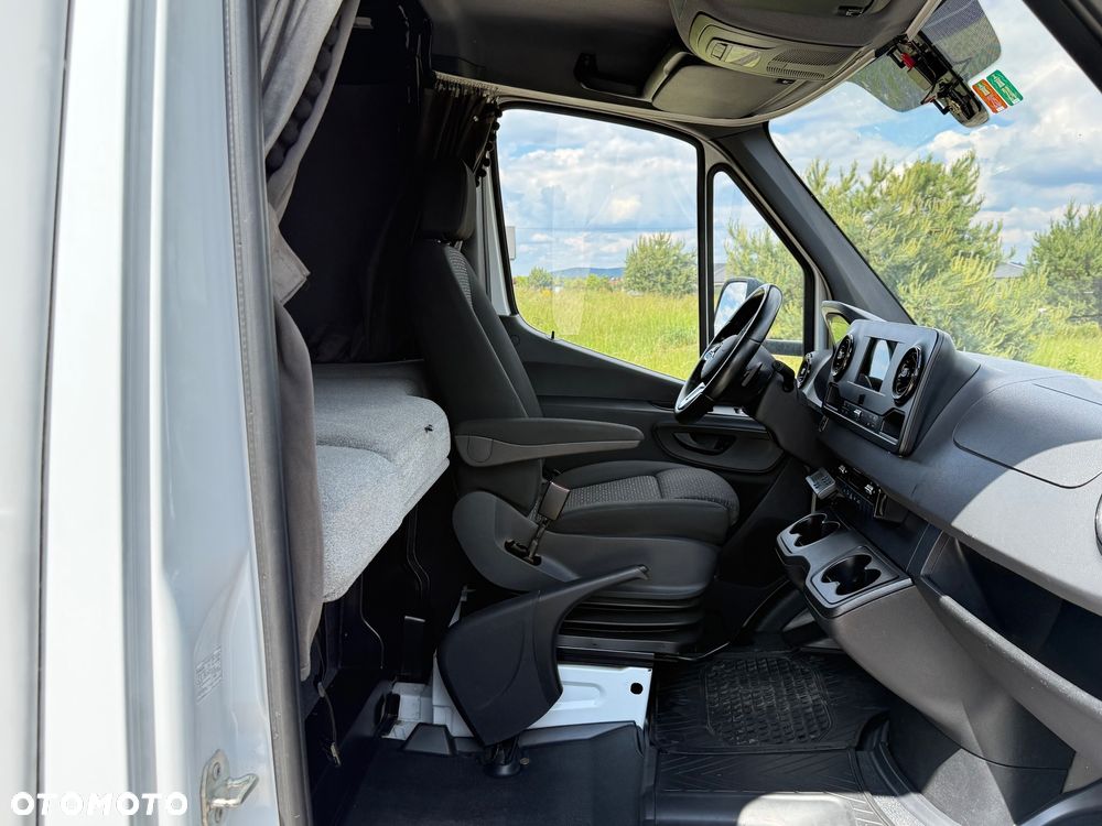 Mercedes-Benz Sprinter - 13