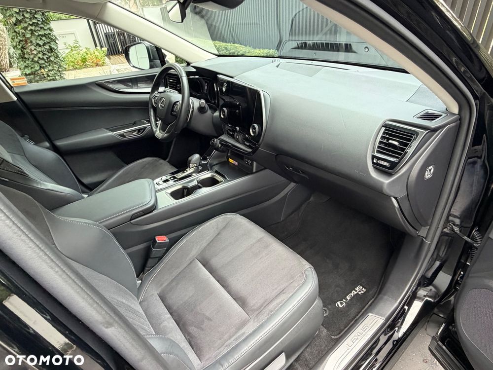 Lexus NX 350h Business AWD - 18