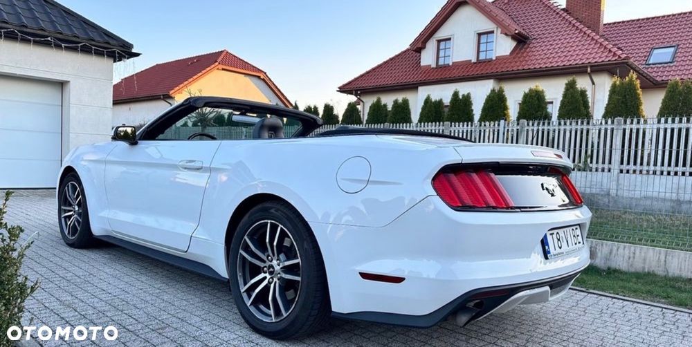 Ford Mustang - 4