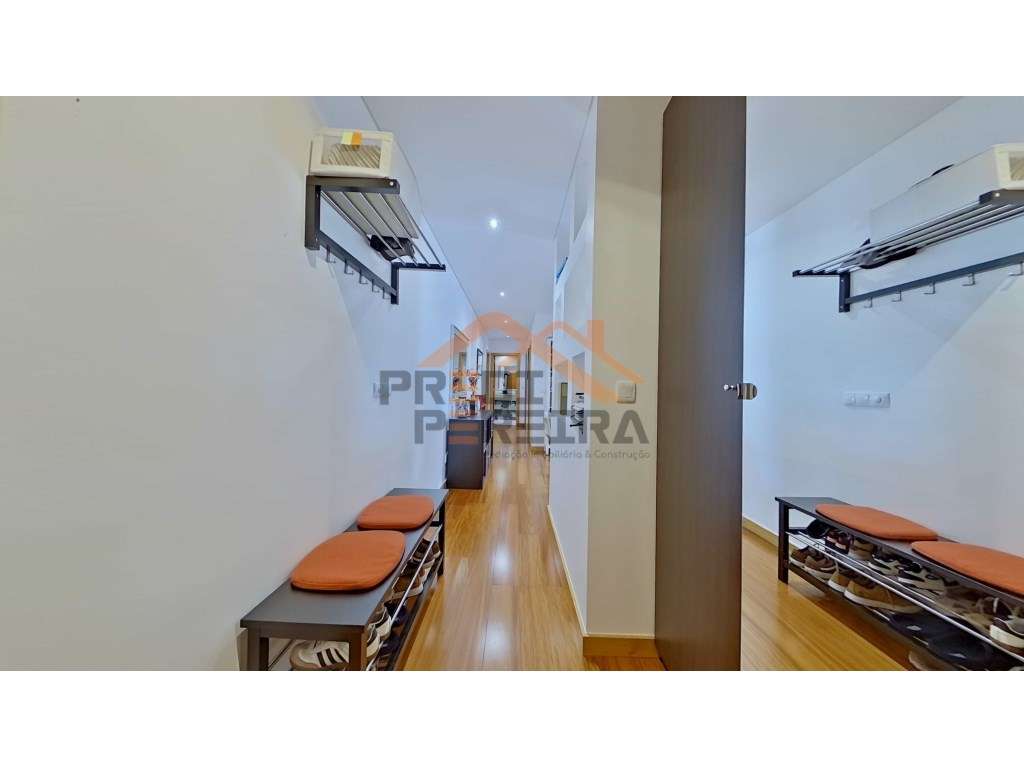 Situado na Urb. Jardim da Amoreira, Exclusivo T2 com vista desafoga... - Grande imagem: 2/25