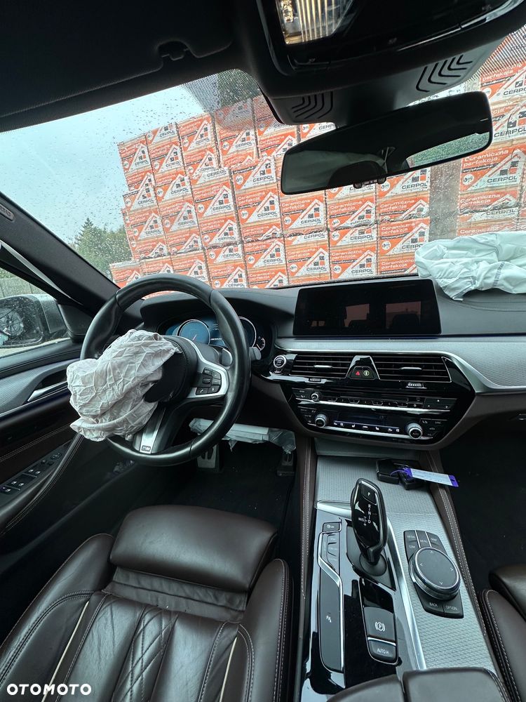 BMW Seria 5 M550i xDrive sport - 21