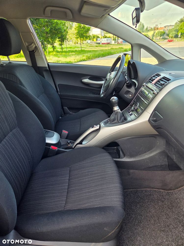 Toyota Auris 1.6 VVT-i Executive - 13