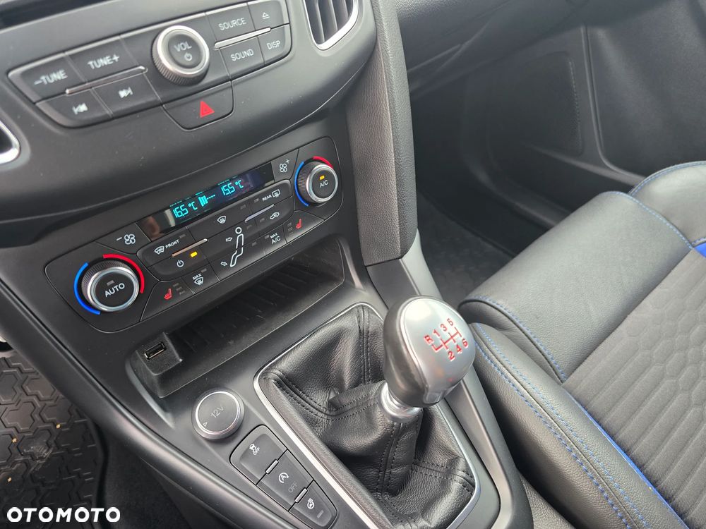 Ford Focus 2.0 EcoBoost ST mit Leder-Exclusiv-Paket - 24
