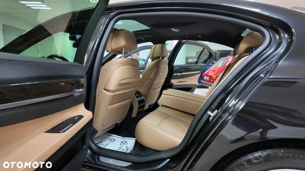 BMW Seria 7 730d xDrive - 28