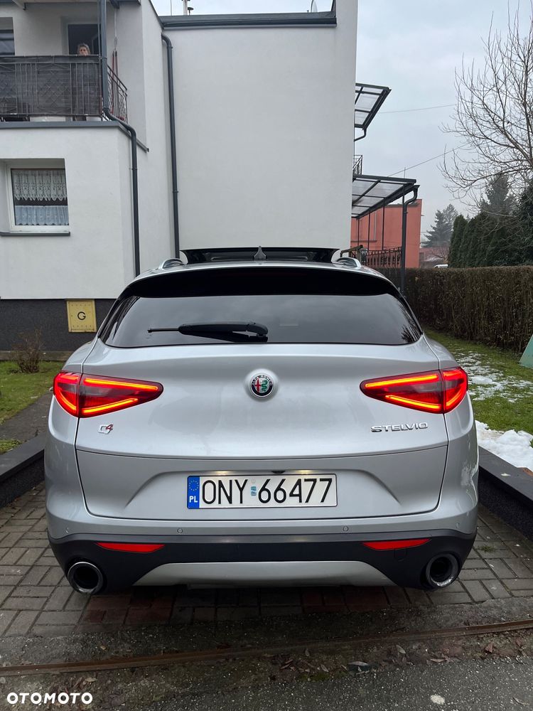 Alfa Romeo Stelvio 2.0 Turbo 16V AT8-Q4 Ti - 5
