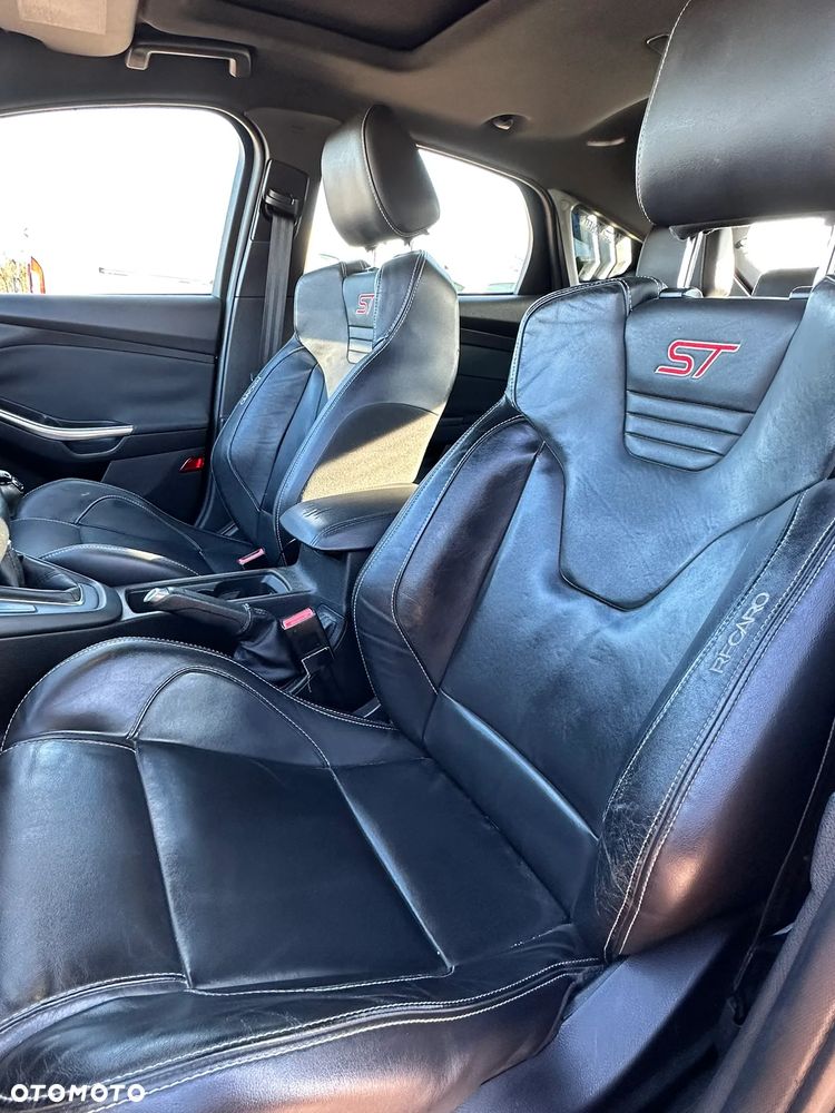 Ford Focus 2.0 EcoBoost ST - 22
