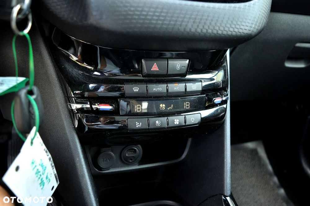 Peugeot 2008 1.2 VTi Allure - 24
