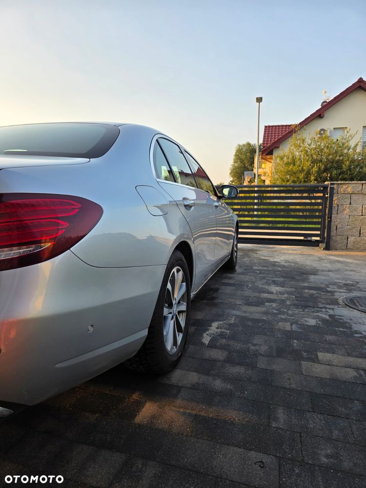 Mercedes-Benz Klasa E 220 d 9G-TRONIC - 16