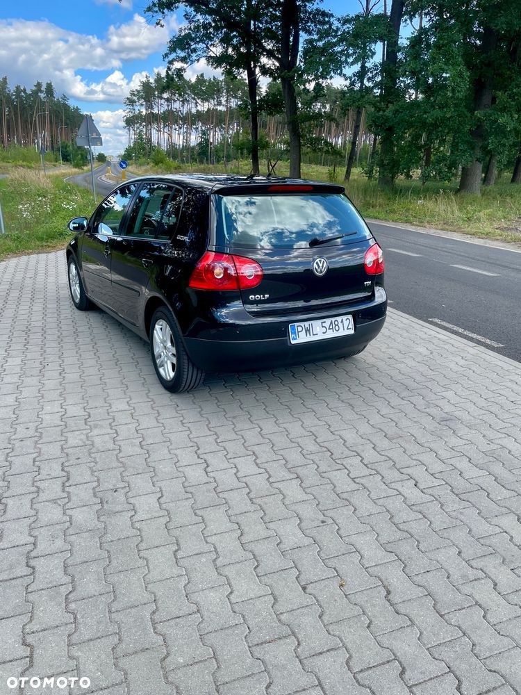 Volkswagen Golf V 1.9 TDI Comfortline DSG - 5