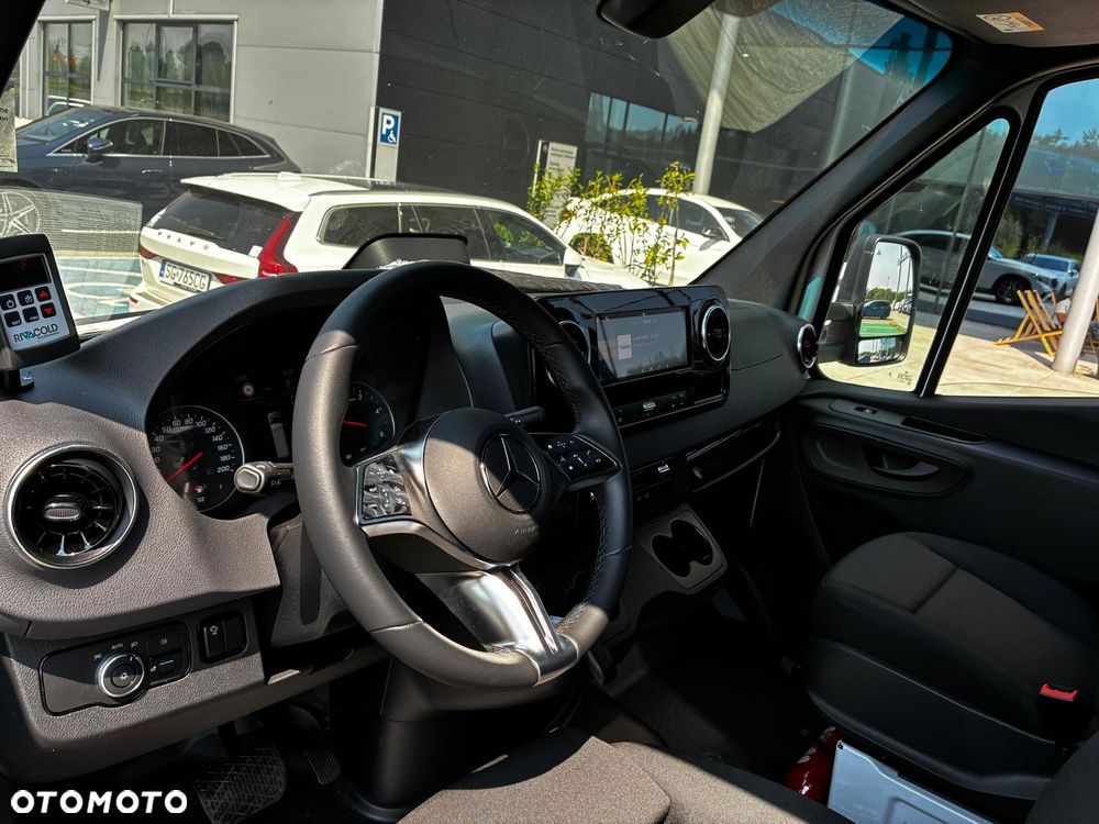 Mercedes-Benz Sprinter - 15