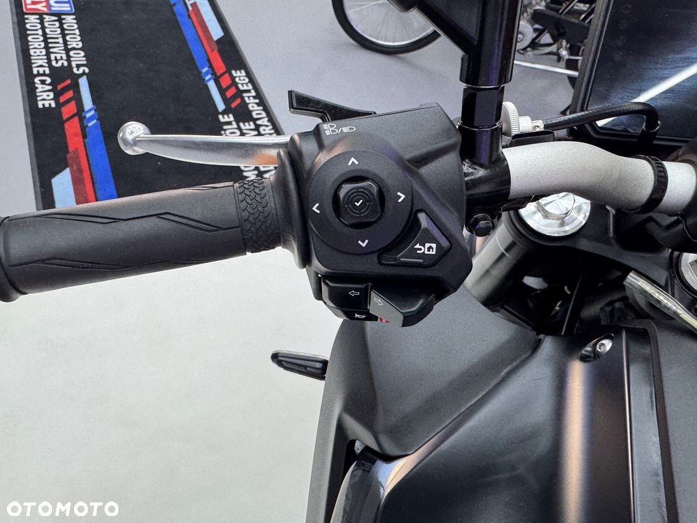 Yamaha MT - 32
