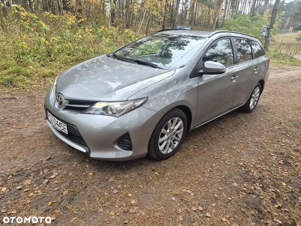 Toyota Auris 1.33 Dual-VVT-i Cool - 1