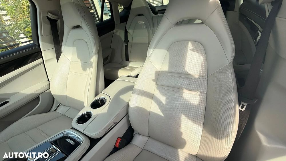 Porsche Panamera 4S - 12