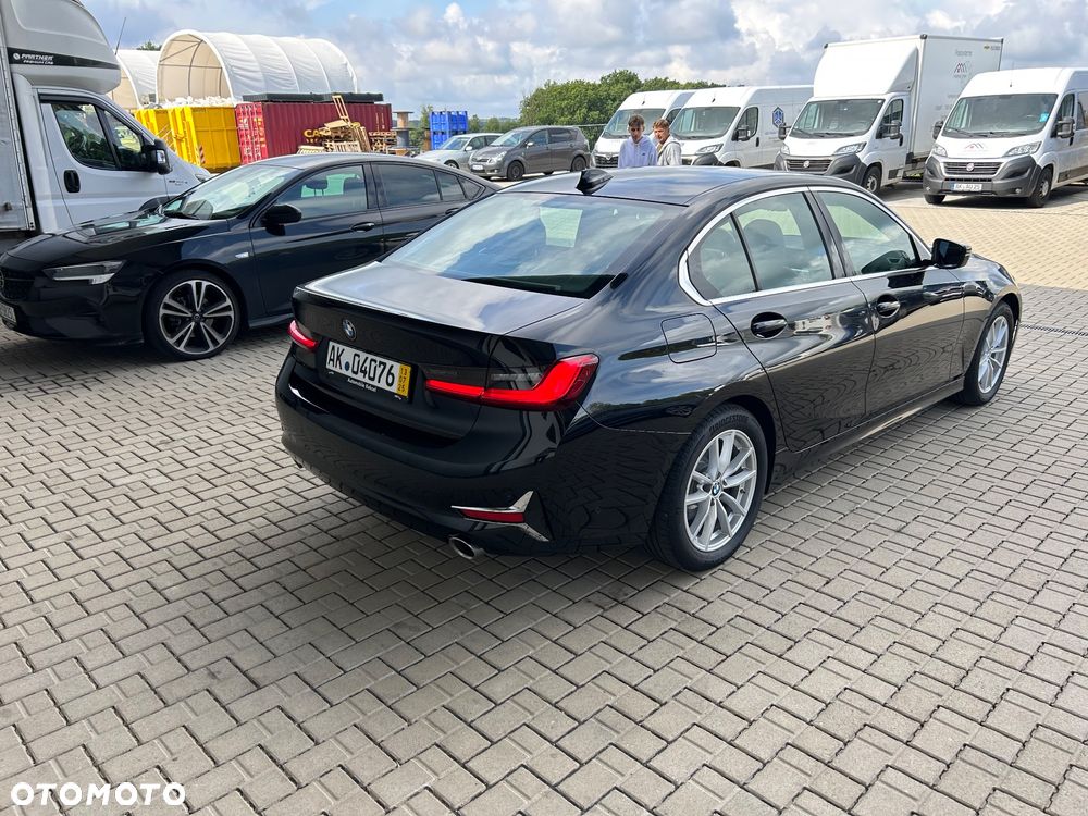 BMW Seria 3 320d MHEV Luxury Line - 13