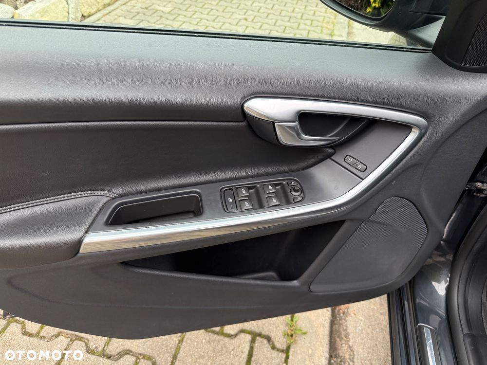 Volvo V60 D2 Momentum - 23