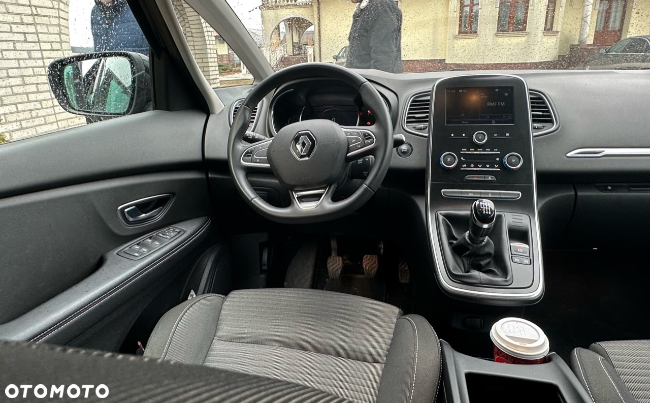 Renault Grand Scenic - 13