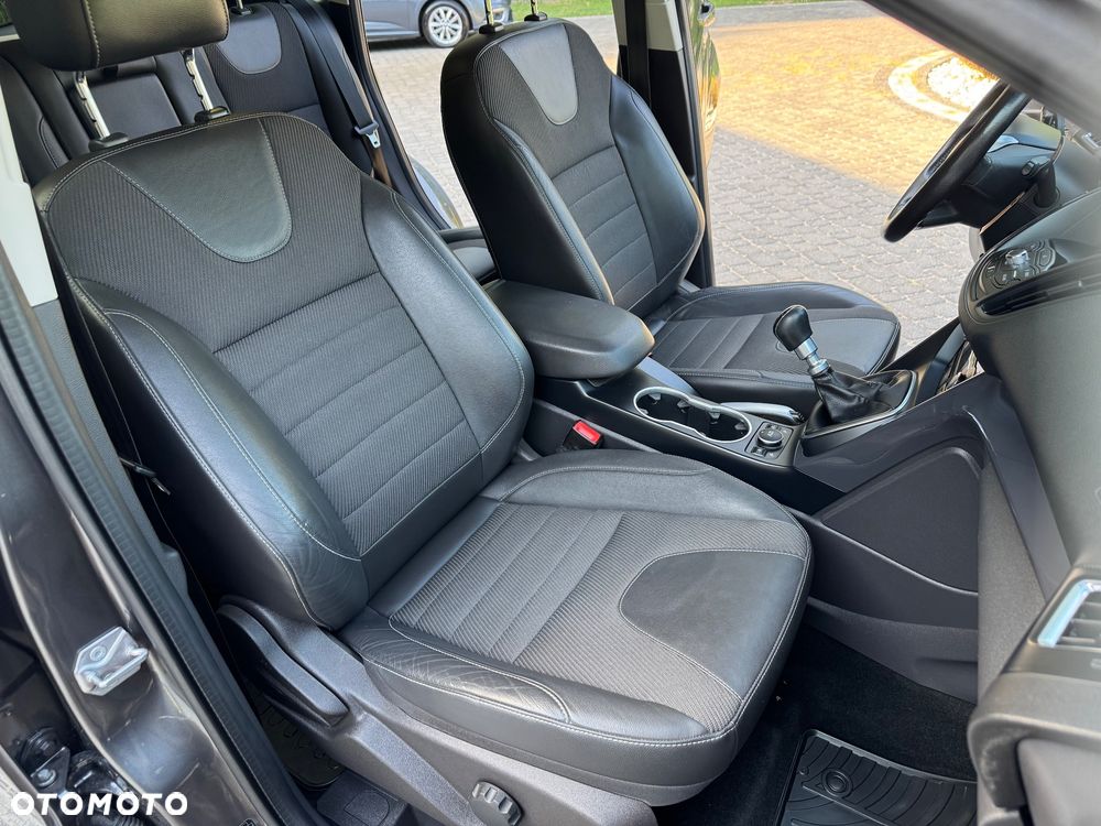 Ford Kuga 2.0 TDCi 2x4 Titanium - 32