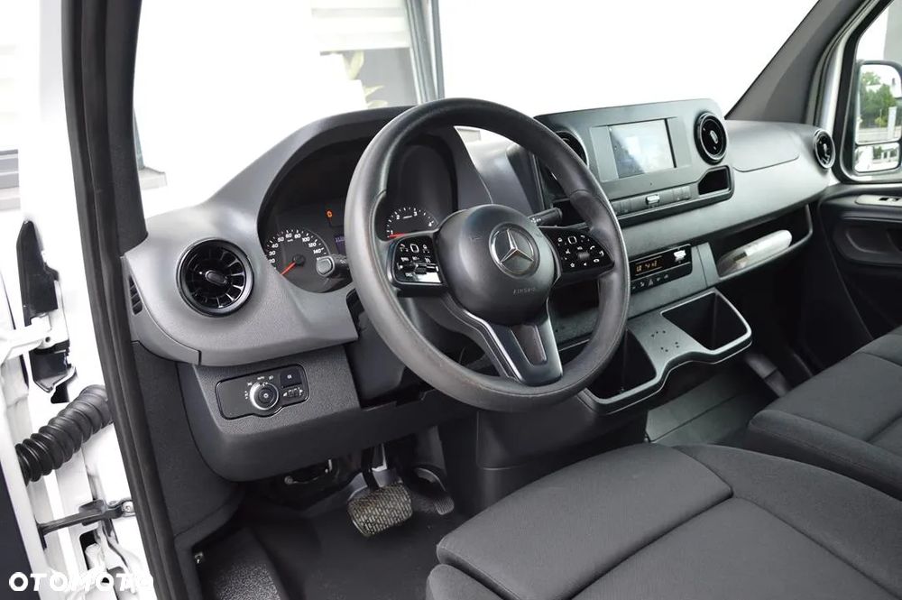 Mercedes-Benz Sprinter - 15