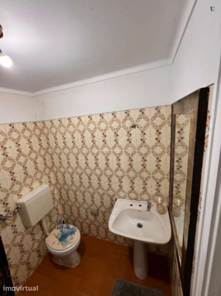 Quarto - localizado em Benfica Lisbon - Grande imagem: 4/5