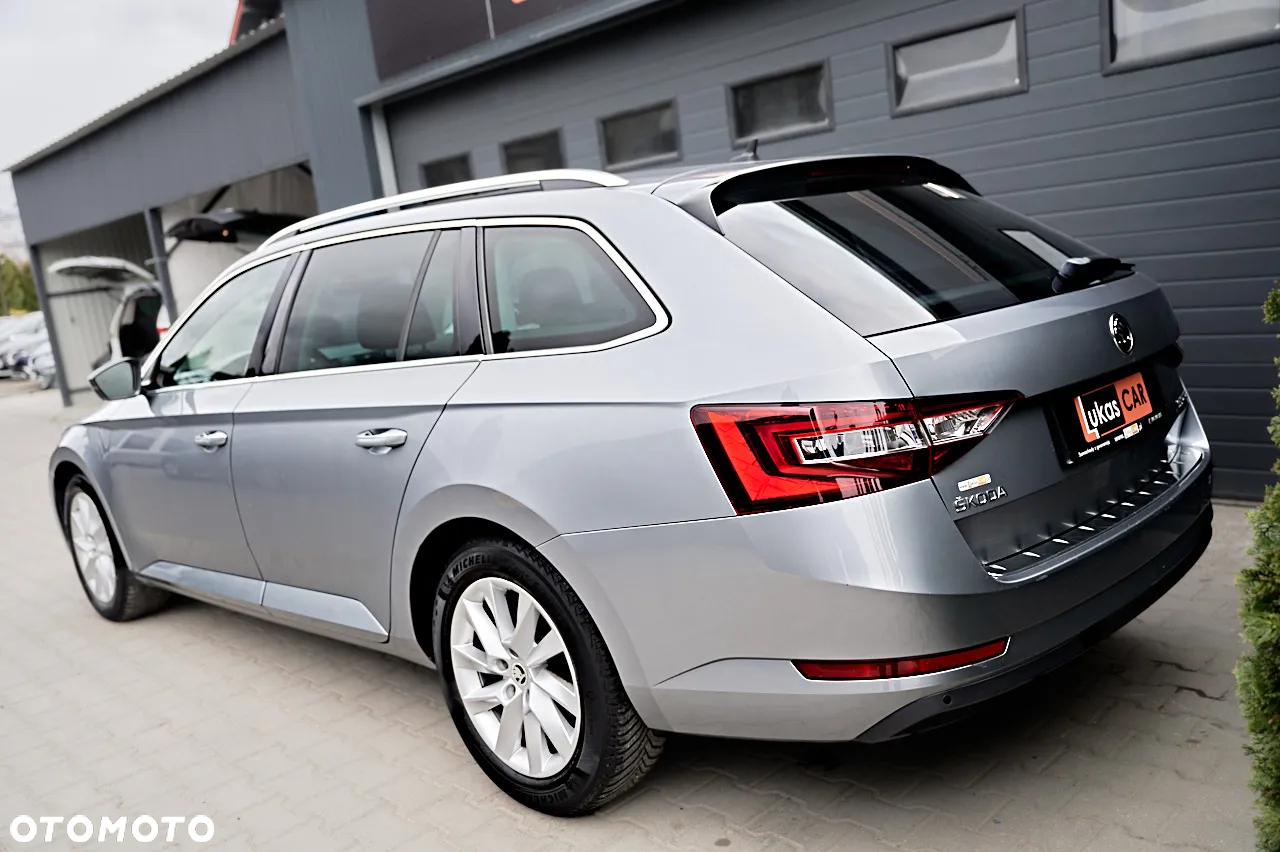 Skoda Superb 2.0 TDI DSG Premium Edition - 36