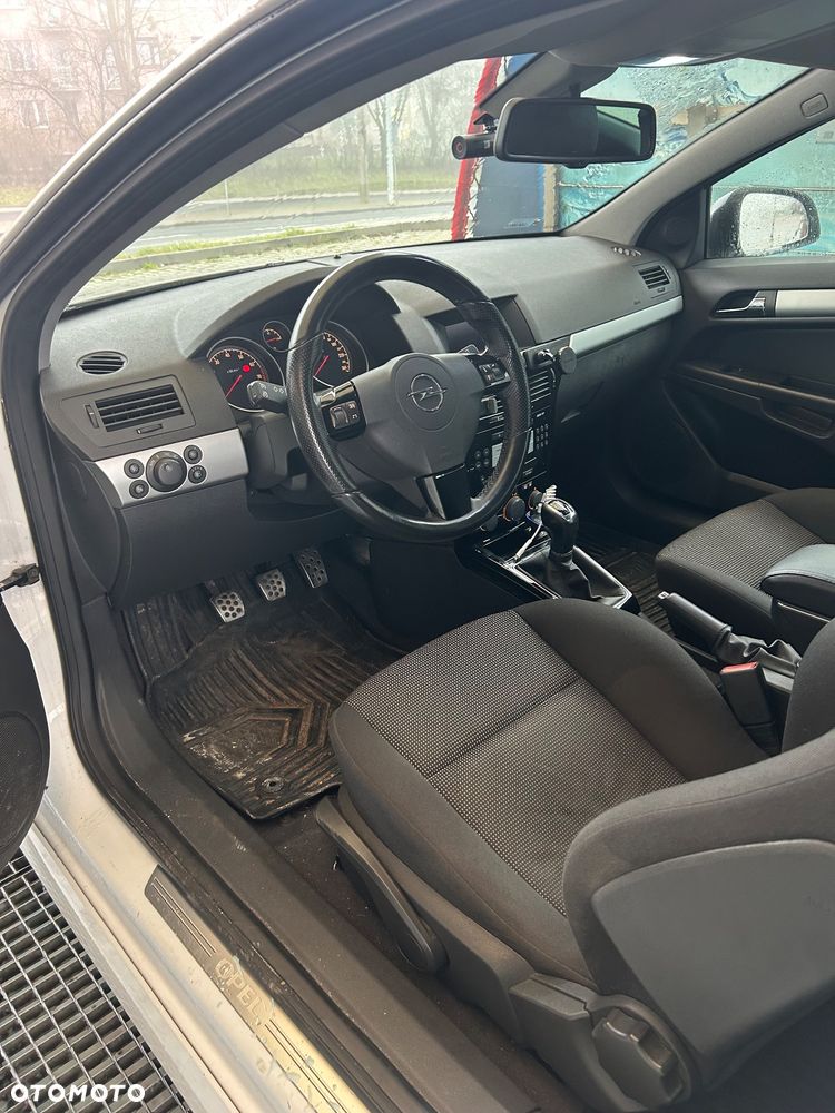 Opel Astra 2010 photo 4
