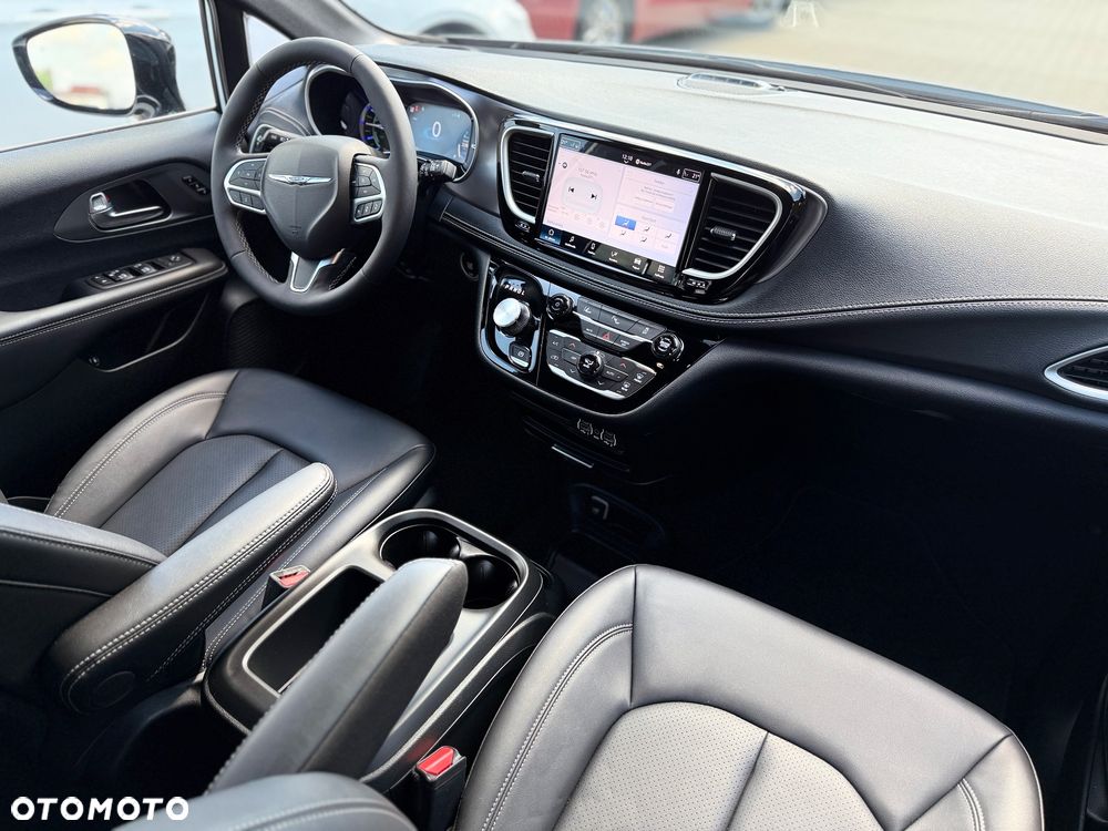 Chrysler Pacifica - 26