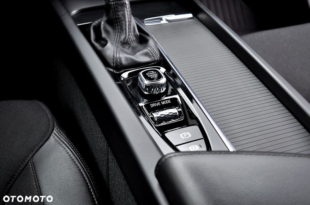 Volvo V60 D4 Geartronic Momentum - 30
