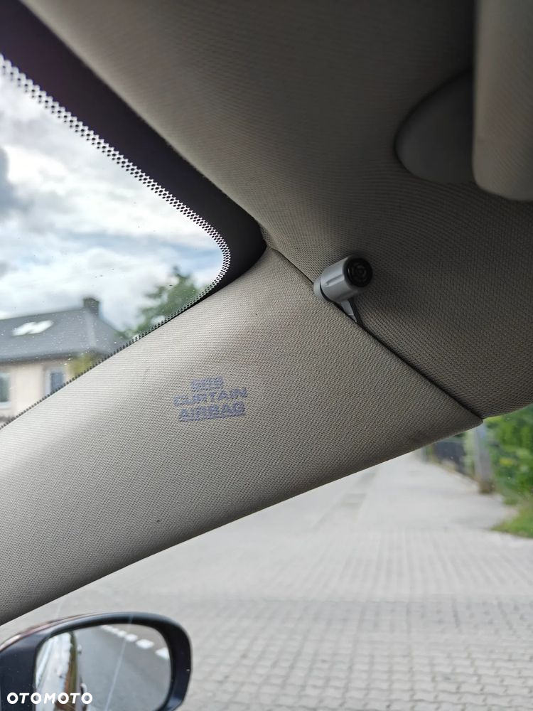 Toyota Avensis 1.8 Premium - 17