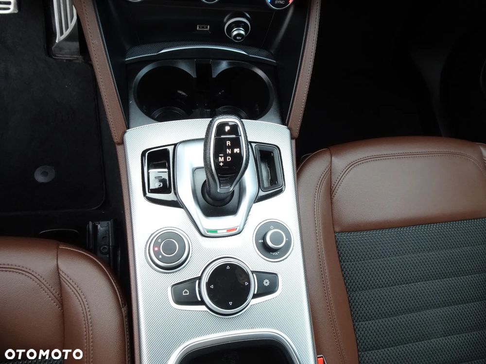 Alfa Romeo Stelvio 2.0 Turbo Sprint Q4 - 27