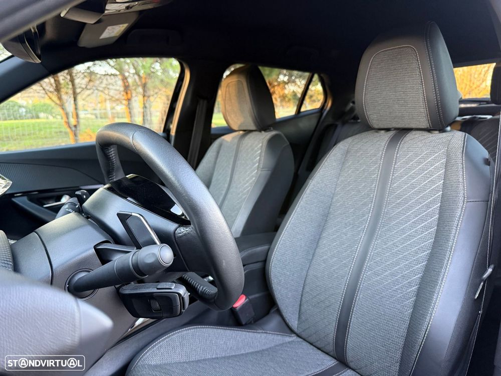 Peugeot 2008 1.2 Hybrid Allure e-DCS6 - 28